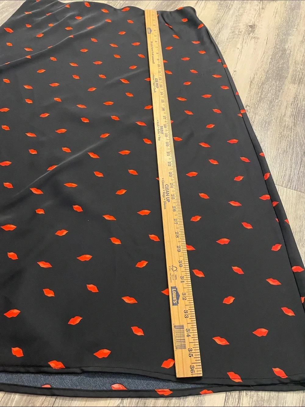 A New Day Satin Pull On Black &  Red Lips Skirt Size XL